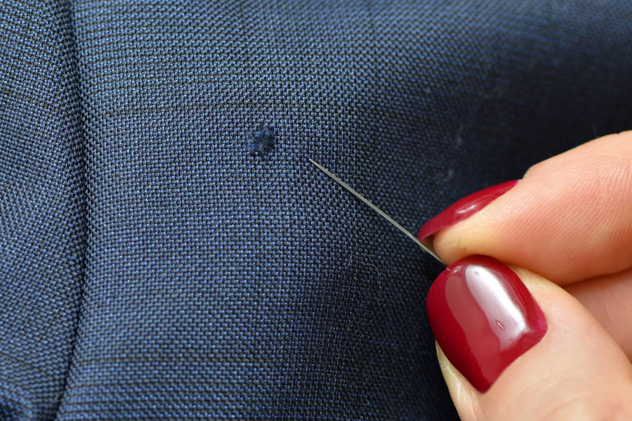 Как красиво зашить дырку на одежде: 15 простых способов